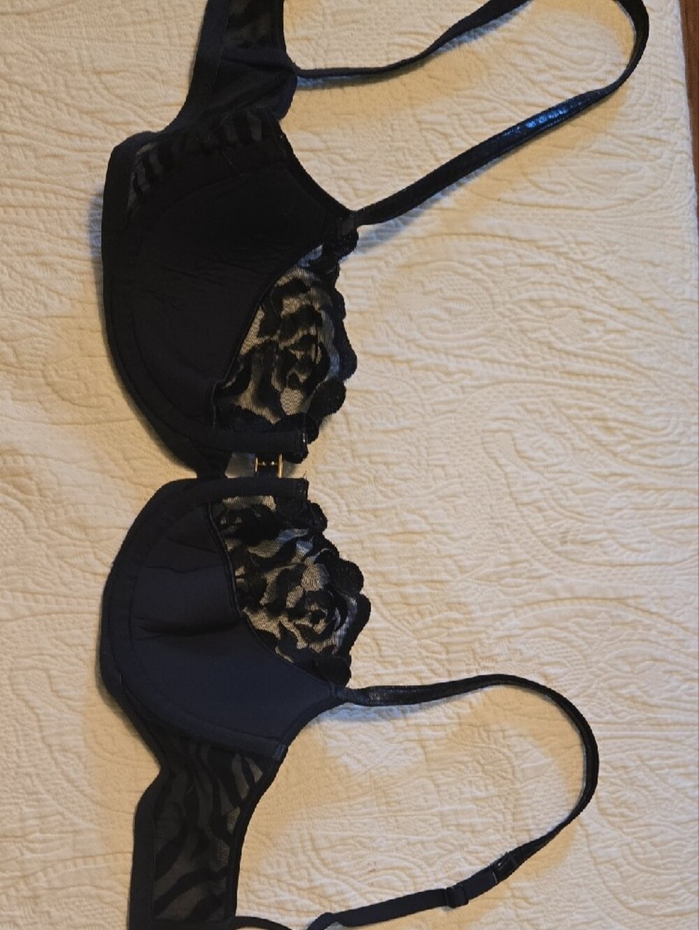 Victoria's Secret Black Lace Underwire Bra with Floral Appliqué - Picture 4 of 7